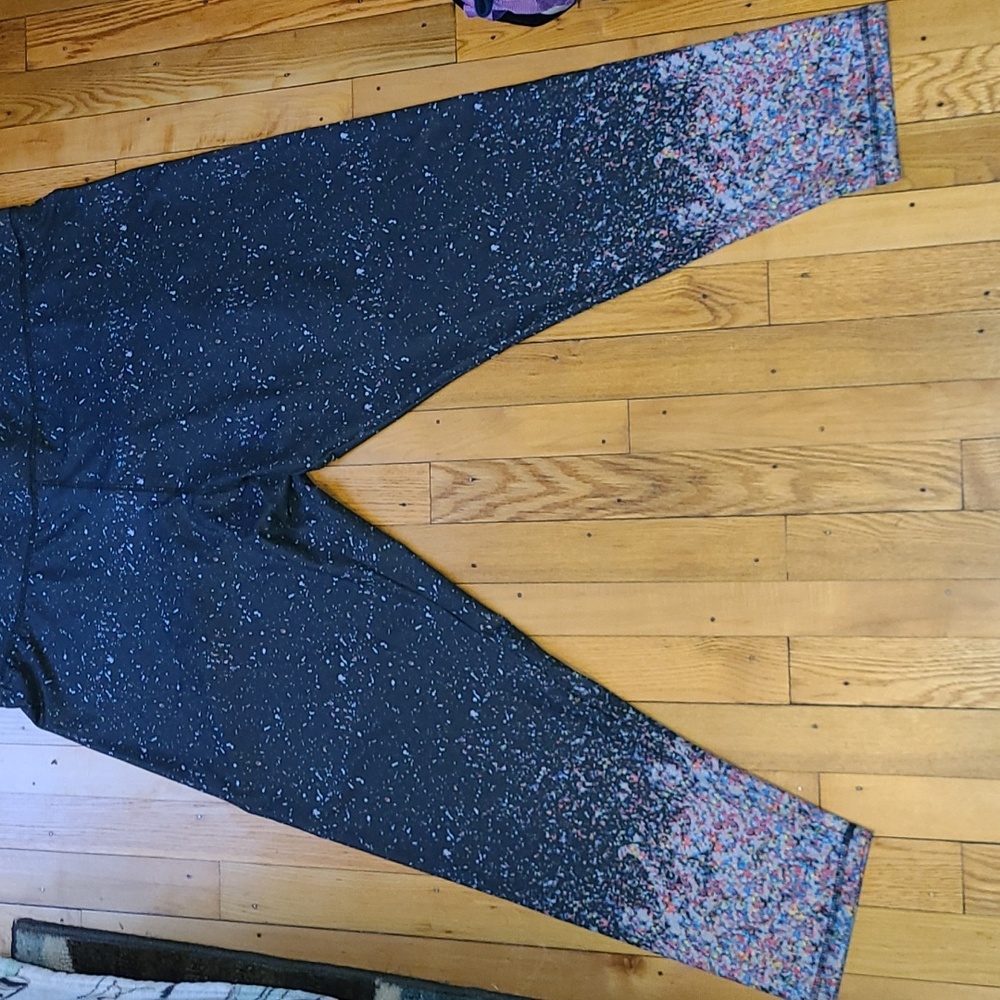 Avenue Leggings size 22/24.  Black with confetti design.  Adorable!  NWT!